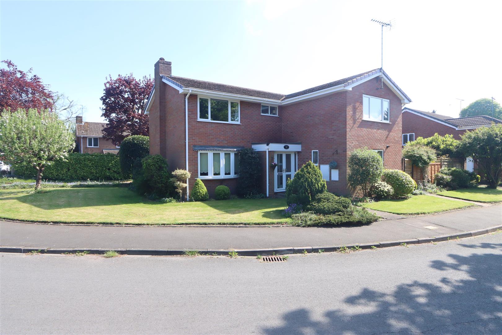4 bed property in Lynwood Drive, Kidderminster